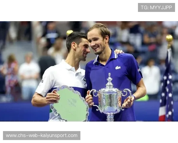 网球德约底线反击训练更扎实，提升技术水平的秘密